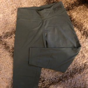 VS crop leggings
